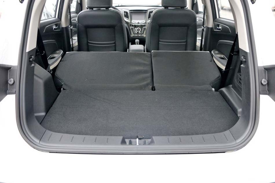 2017款 1.6L 自动豪华型 座椅空间