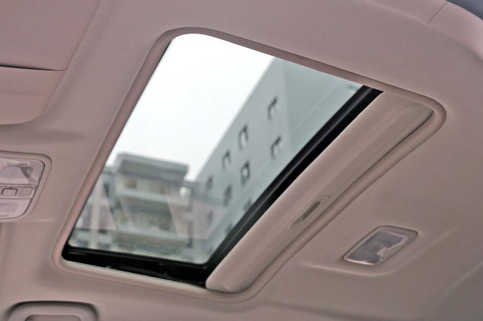 2017款 1.6L 自动豪华型 座椅空间