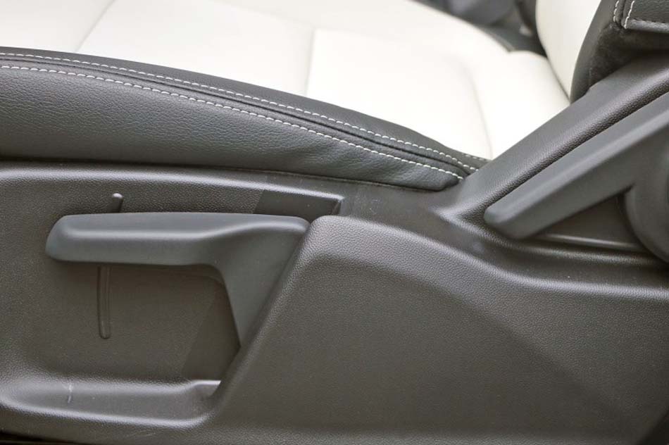 2017款 1.6L 自动豪华型 座椅空间