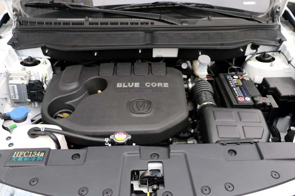 2017款 1.6L 自动豪华型 引擎底盘