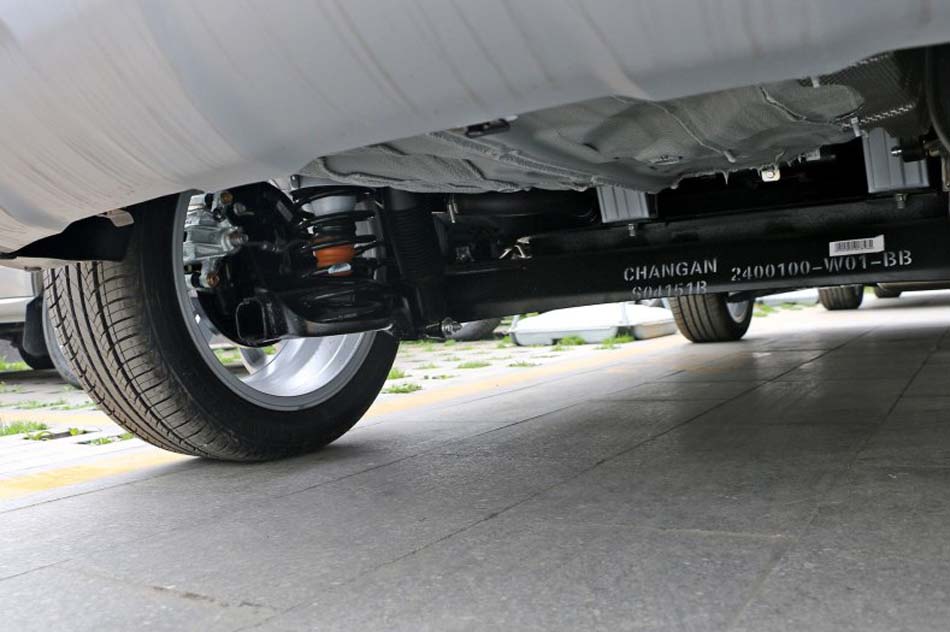 2017款 1.6L 自动豪华型 引擎底盘