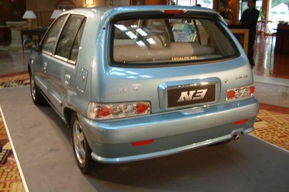 两厢夏利N3发动机尾部