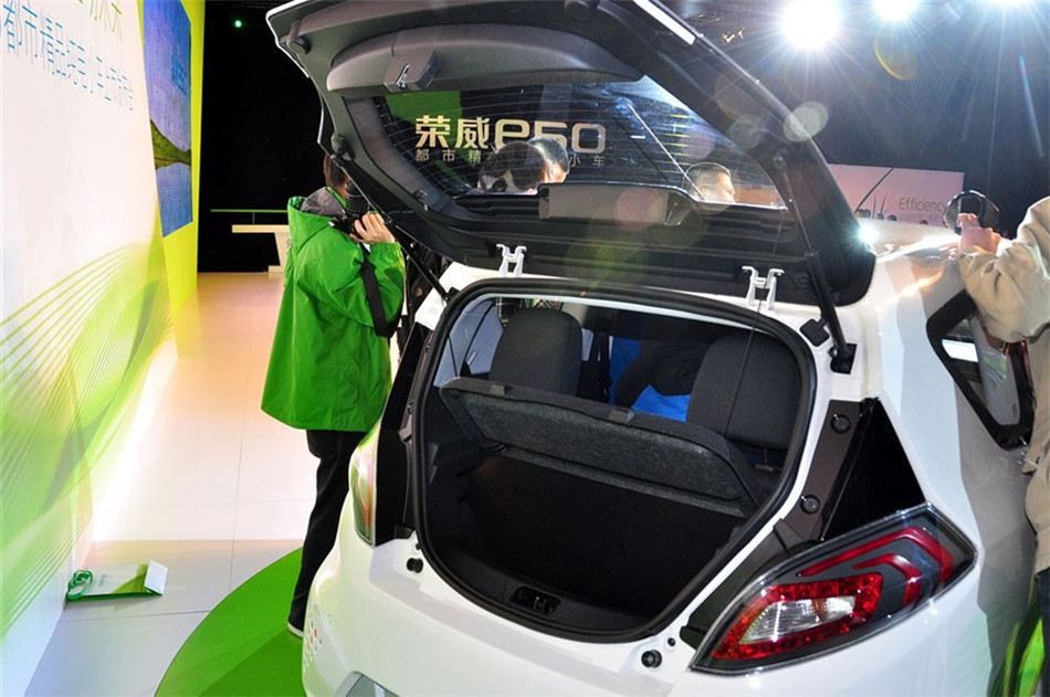 荣威E50 2013款 基本型 座椅空间