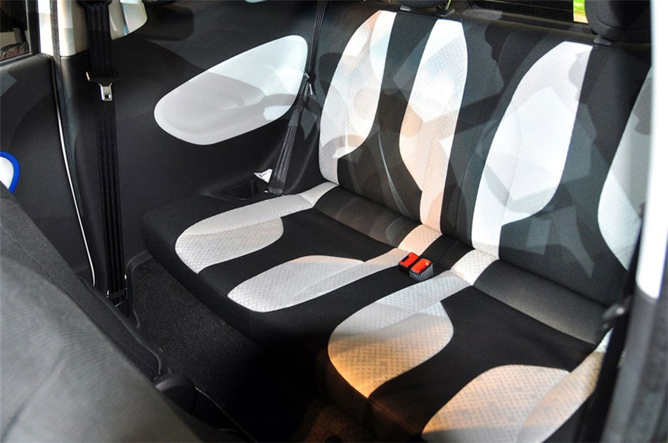 荣威E50 2013款 基本型 座椅空间