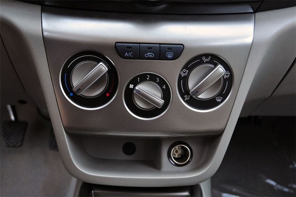 2012款 1.3L MT 舒适型 内饰