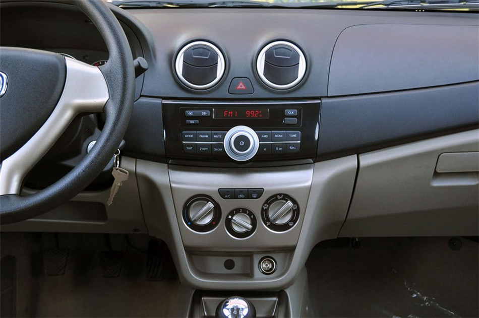 2012款 1.3L MT 舒适型 内饰