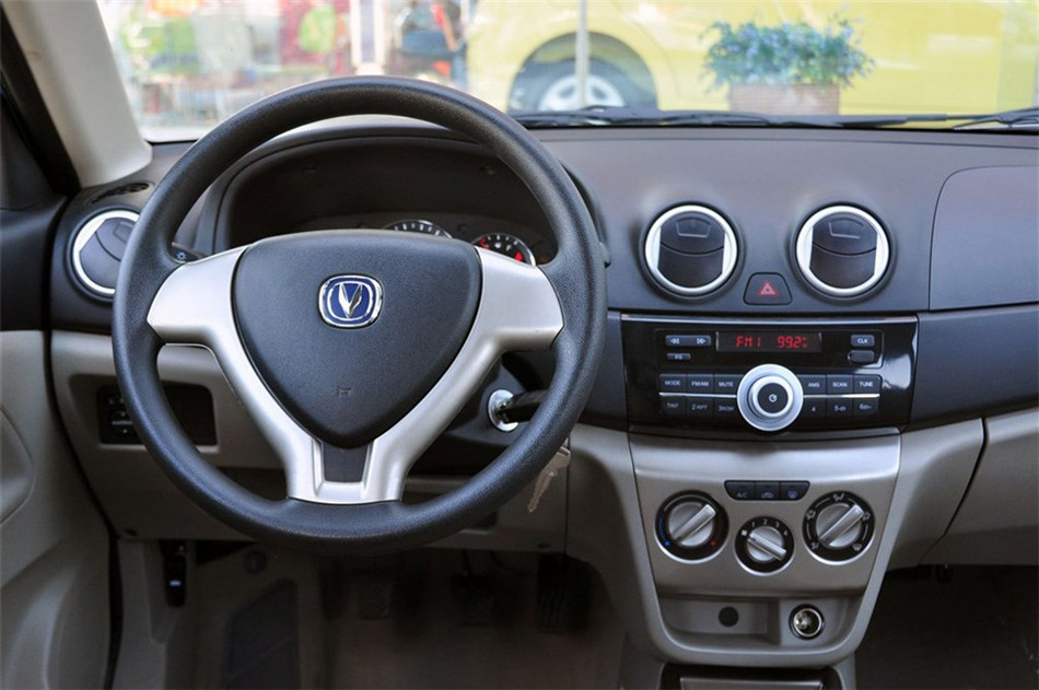2012款 1.3L MT 舒适型 内饰