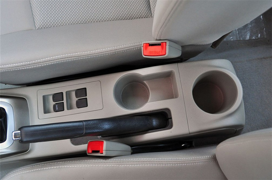 2012款 1.3L MT 舒适型 座椅空间