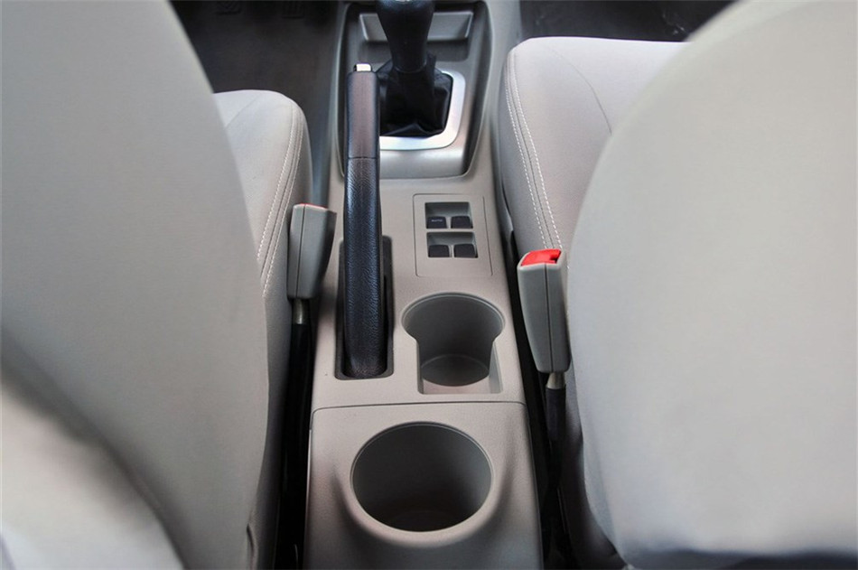 2012款 1.3L MT 舒适型 座椅空间