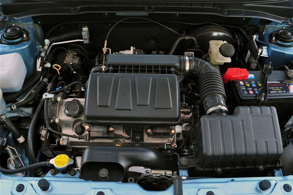 2012款 1.3L MT 舒适型 引擎底盘