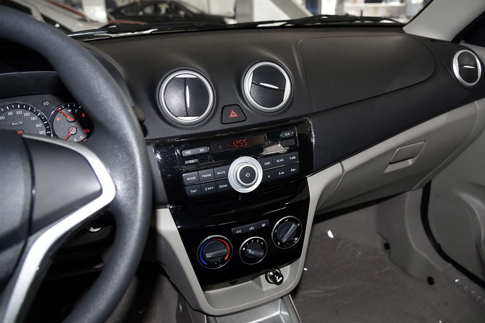 2015款 1.4L 手动美满型 内饰