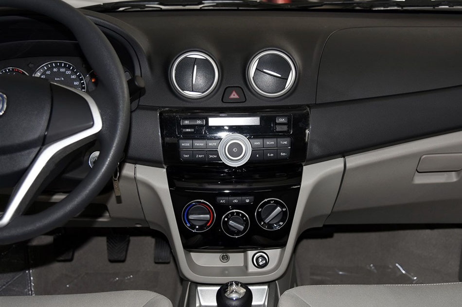 2015款 1.4L 手动美满型 内饰