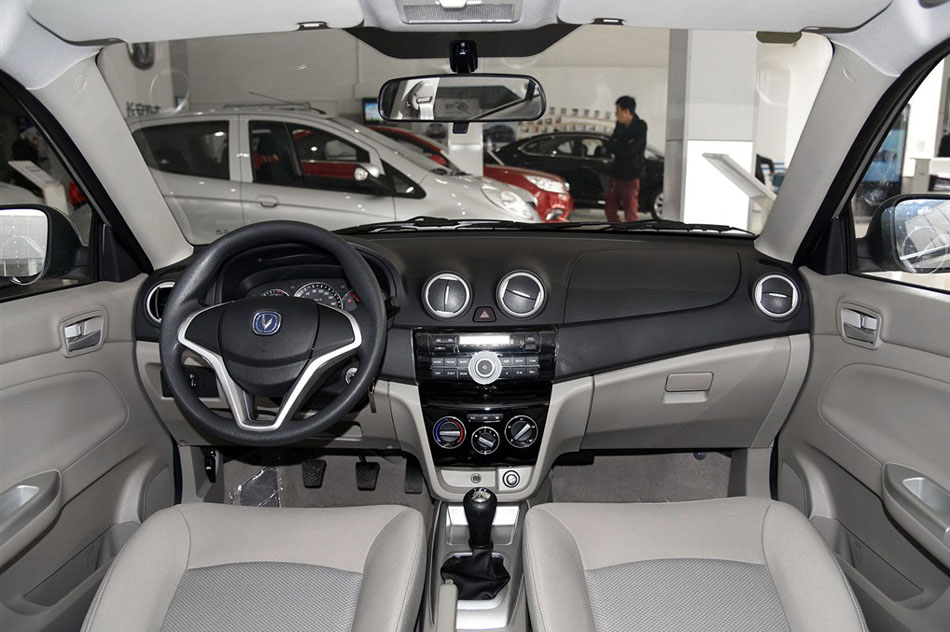 2015款 1.4L 手动美满型 内饰