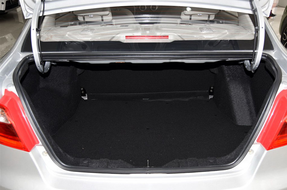 2015款 1.4L 手动美满型 座椅空间