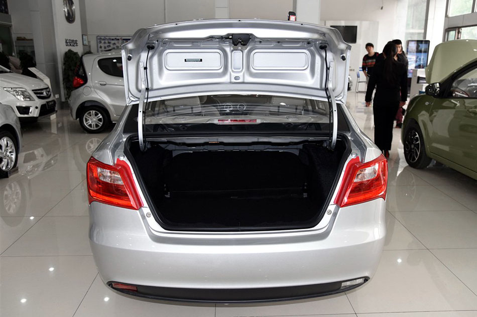 2015款 1.4L 手动美满型 座椅空间