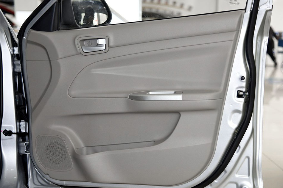 2015款 1.4L 手动美满型 座椅空间