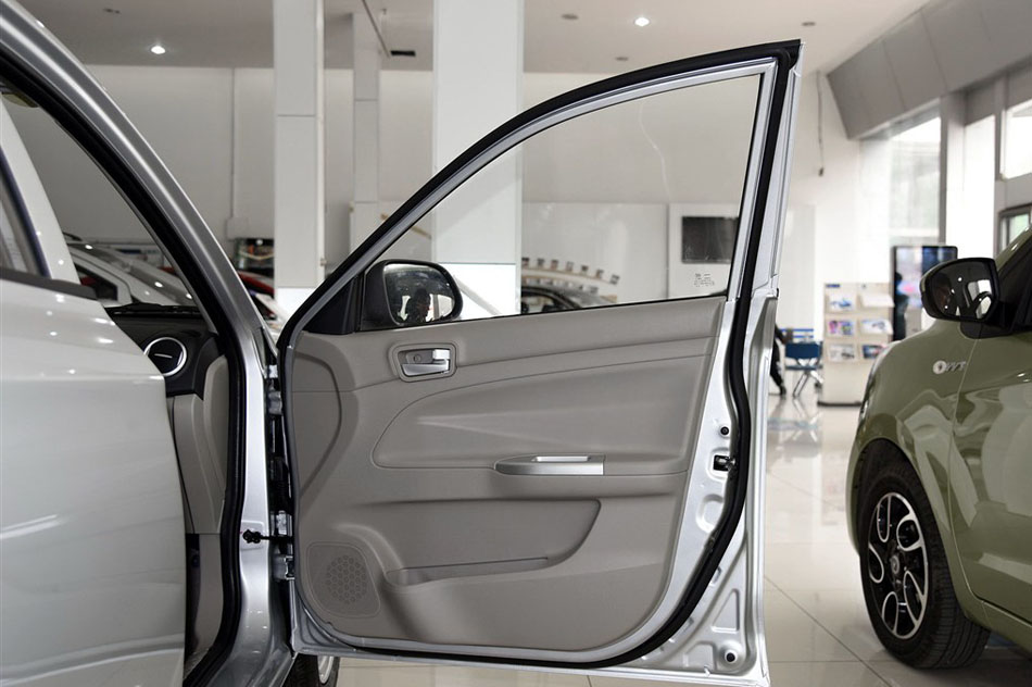 2015款 1.4L 手动美满型 座椅空间