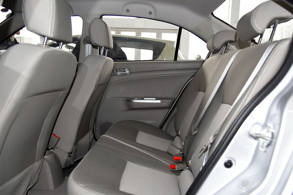 2015款 1.4L 手动美满型 座椅空间