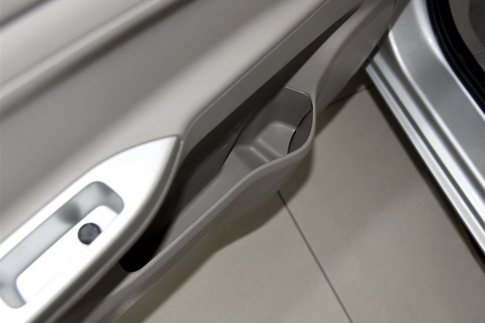 2015款 1.4L 手动美满型 座椅空间