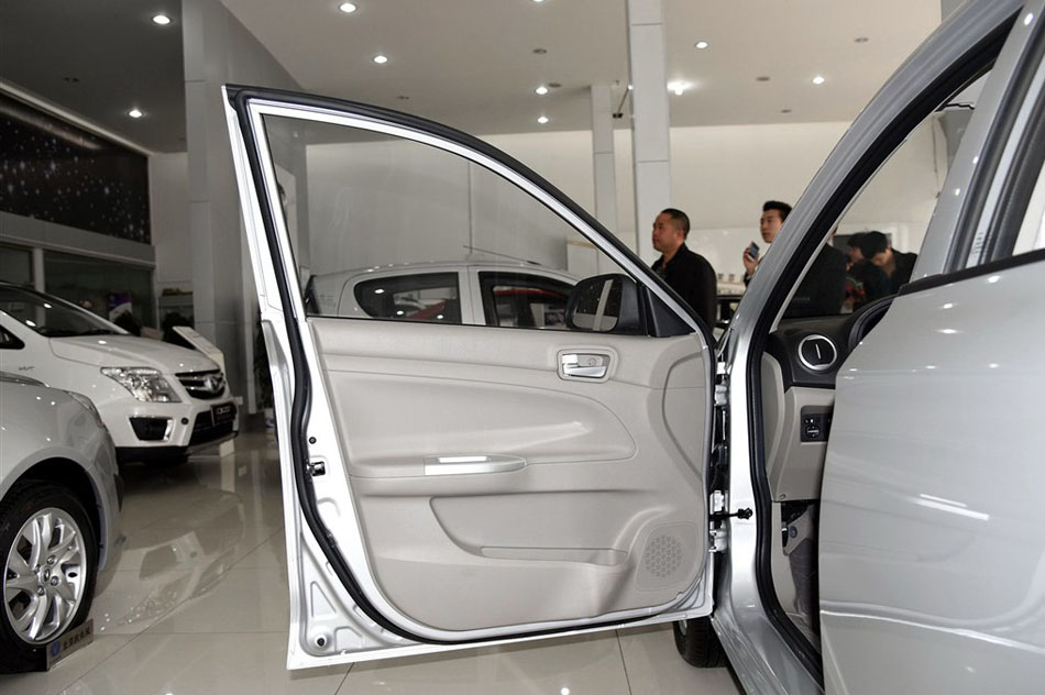 2015款 1.4L 手动美满型 座椅空间