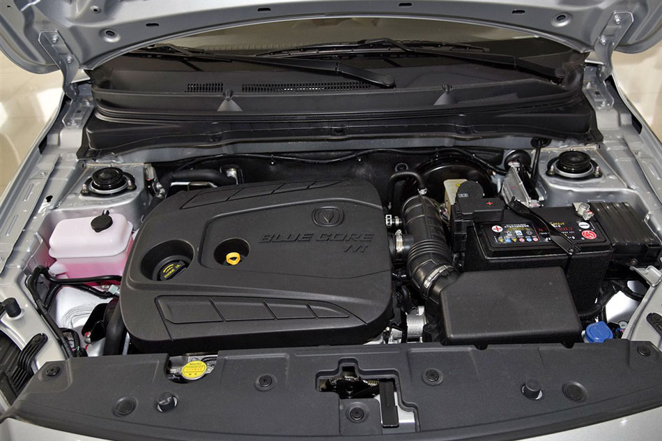 2015款 1.4L 手动美满型 引擎底盘