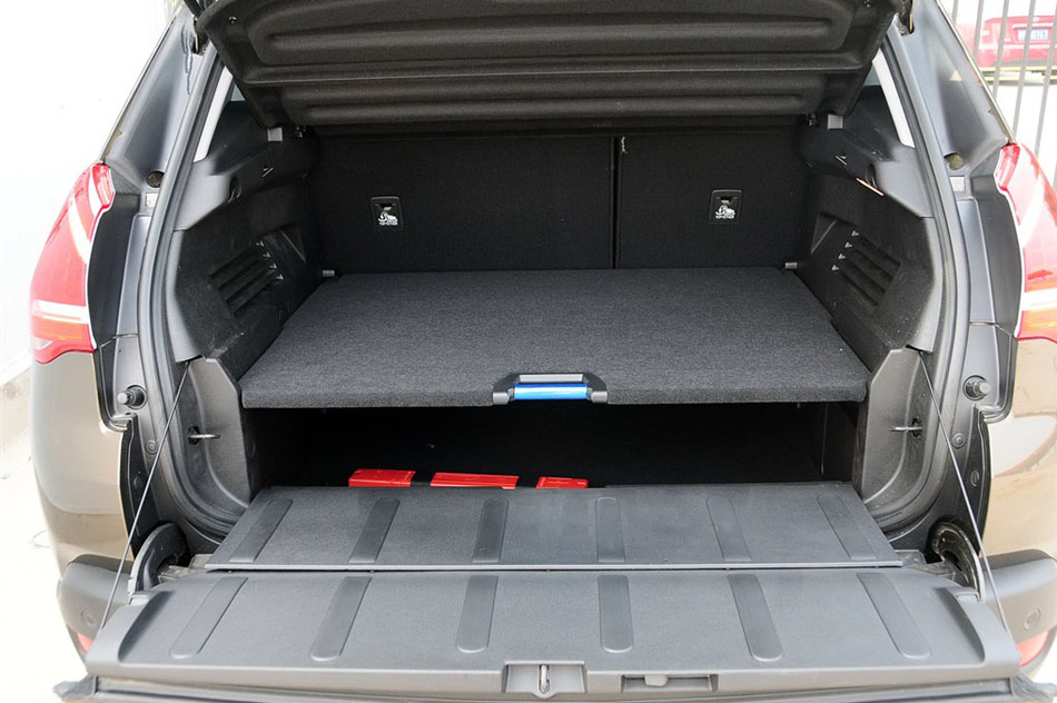 2014款 1.6THP 自动逐乐版 座椅空间