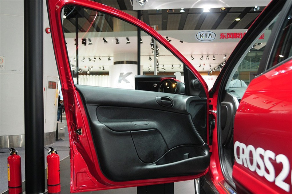 2013款标致207 CROSS 1.6L手动驭乐型