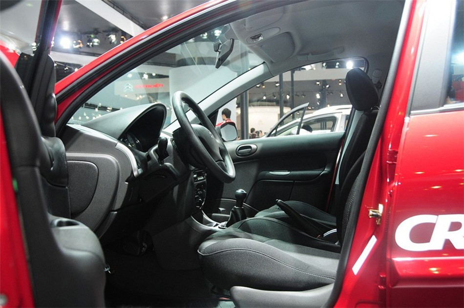 2013款标致207 CROSS 1.6L手动驭乐型