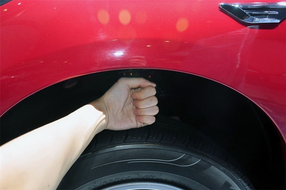 2013款标致207 CROSS 1.6L手动驭乐型