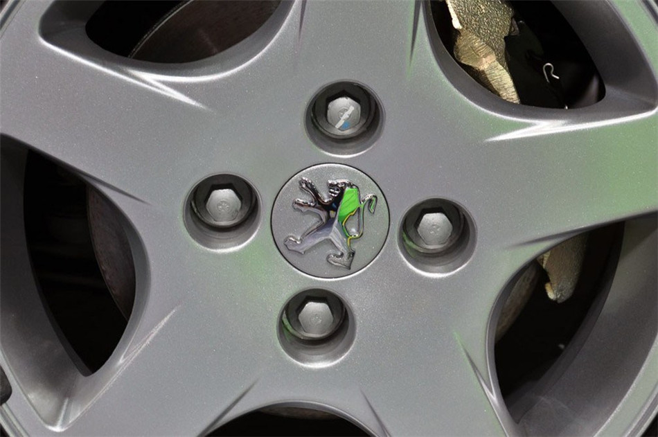 2013款标致207 CROSS 1.6L手动驭乐型