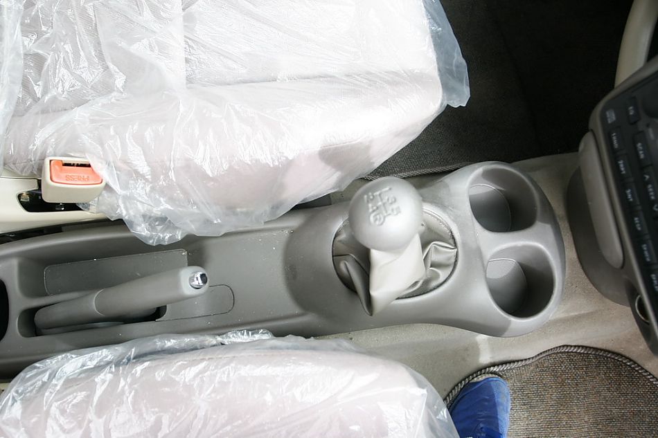 天津一汽威乐变速杆和驻车制动器