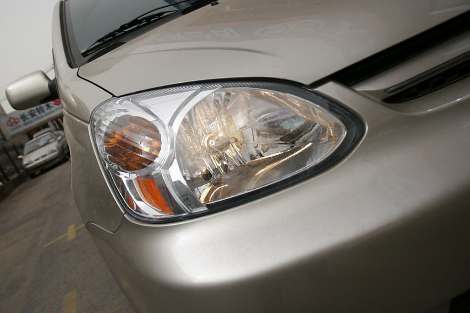天津一汽威乐前大灯