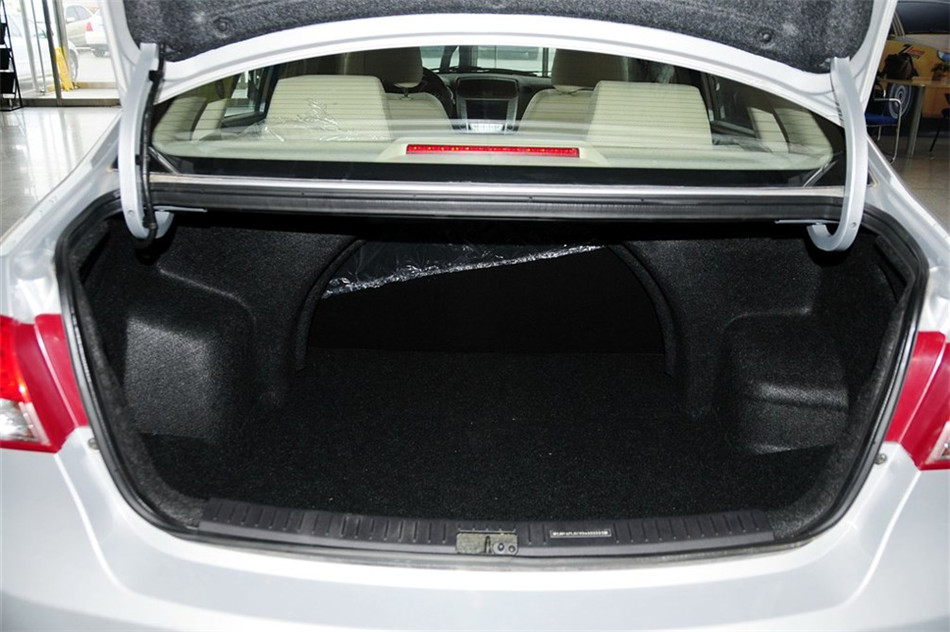 海马M3 2013款 1.5L MT 精英型 空间