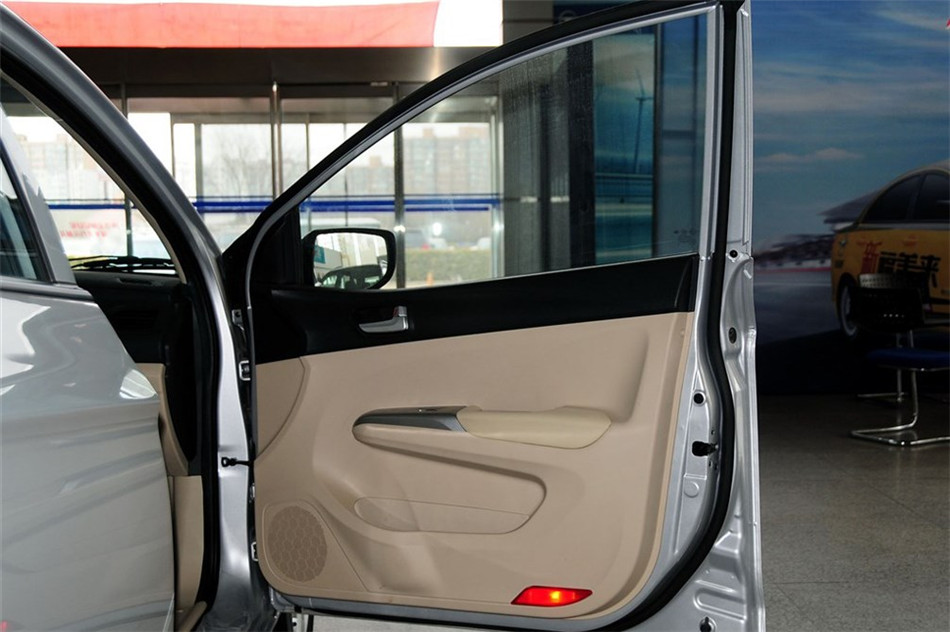 海马M3 2013款 1.5L MT 精英型 空间