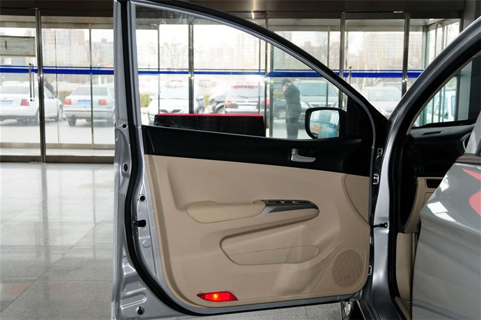 海马M3 2013款 1.5L MT 精英型 空间