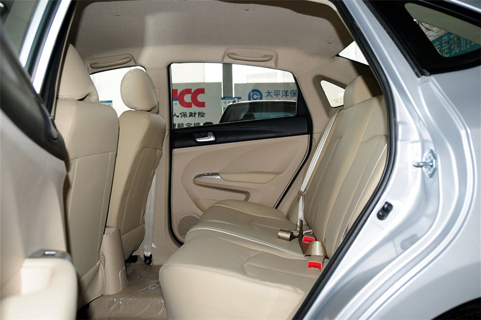 海马M3 2013款 1.5L MT 精英型 空间