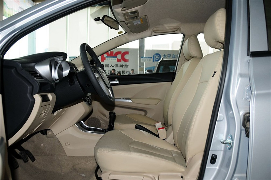 海马M3 2013款 1.5L MT 精英型 空间