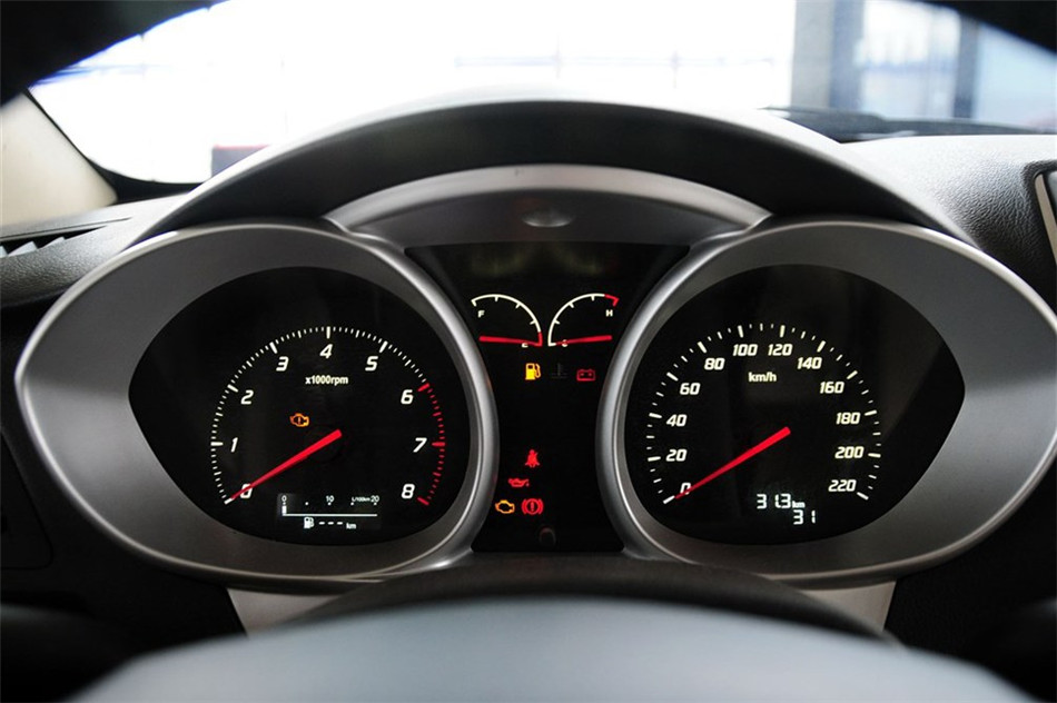 海马M3 2013款 1.5L MT 精英型 内饰