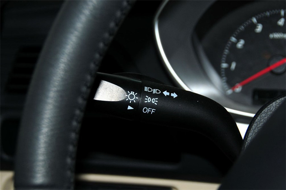 海马M3 2013款 1.5L MT 精英型 内饰