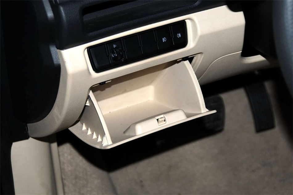 海马M3 2013款 1.5L MT 精英型 内饰