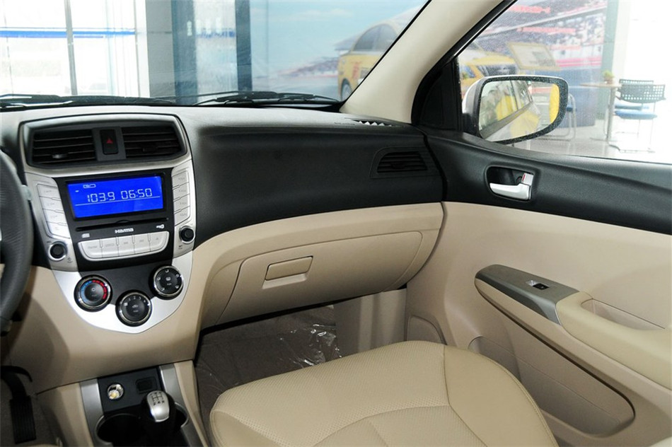 海马M3 2013款 1.5L MT 精英型 内饰