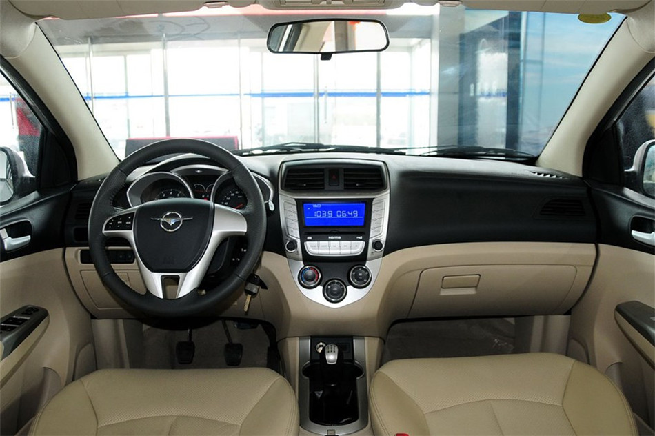 海马M3 2013款 1.5L MT 精英型 内饰