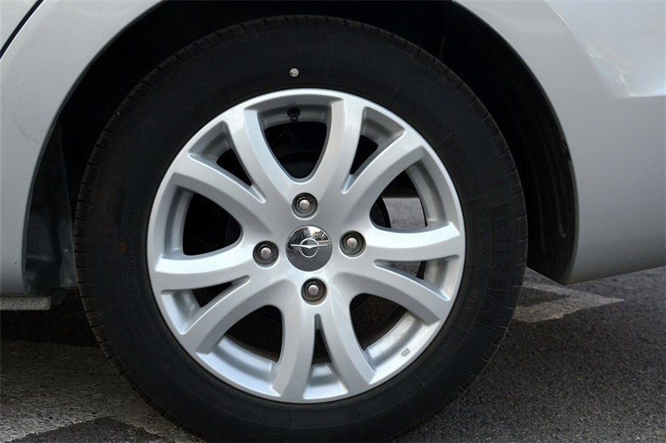 2014款海马M3 1.5L CVT精英型