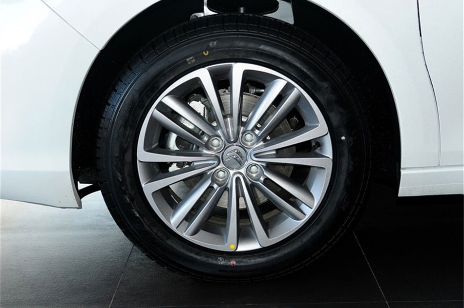 2014款雪铁龙C4L 1.8L手动智驱版劲智型