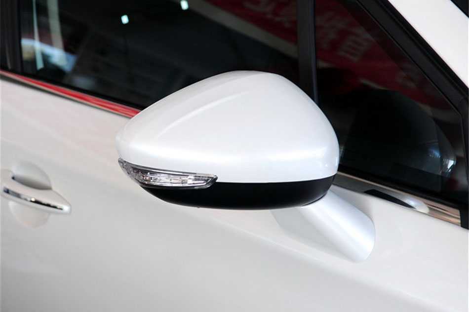 2014款雪铁龙C4L 1.8L手动智驱版劲智型