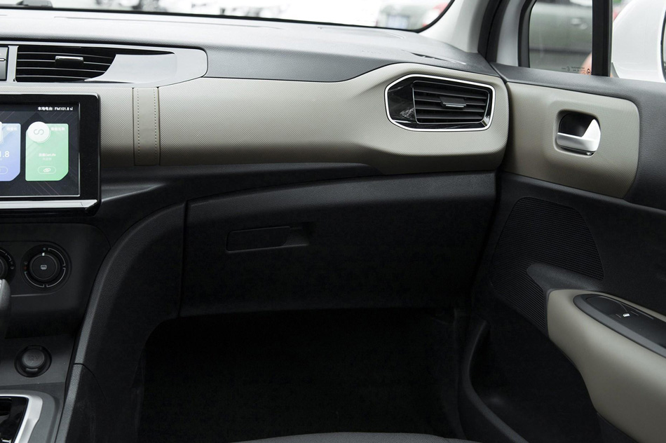 2019款 230THP 自动领先型 内饰