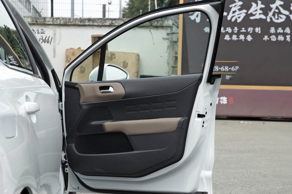 2019款 230THP 自动领先型 座椅空间