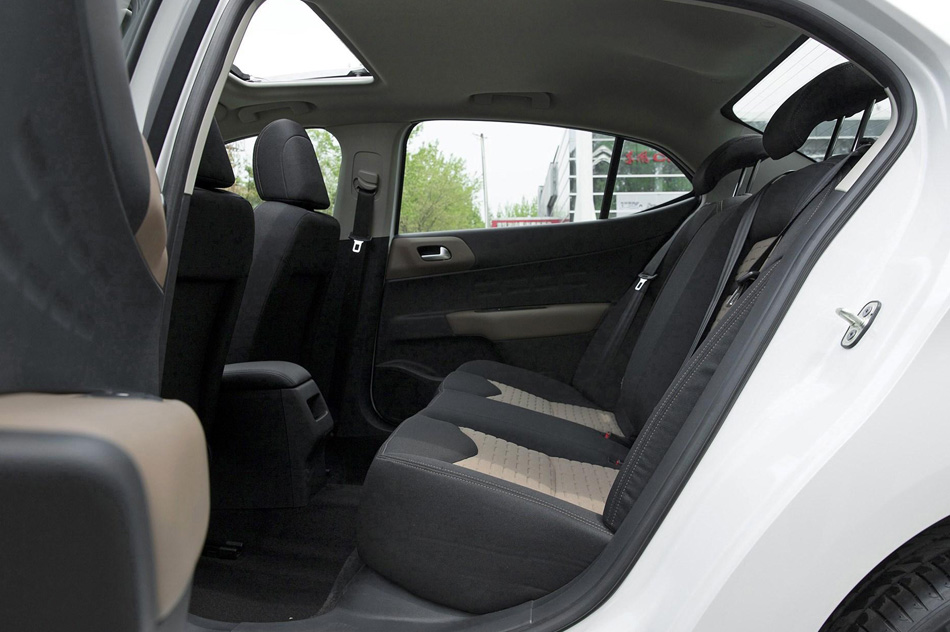 2019款 230THP 自动领先型 座椅空间