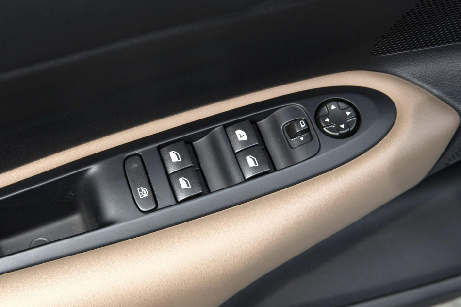 2019款 230THP 自动领先型 座椅空间