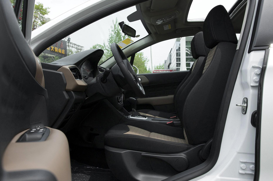 2019款 230THP 自动领先型 座椅空间